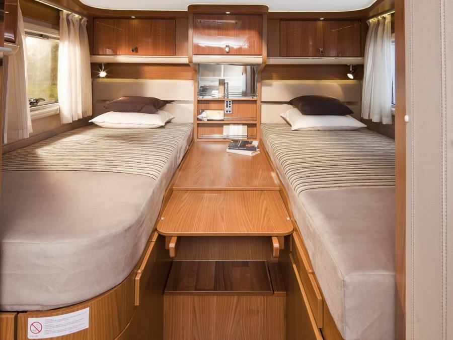 Интерьер Hymer B-Class SL 2007 года  (фото 8 из 16)